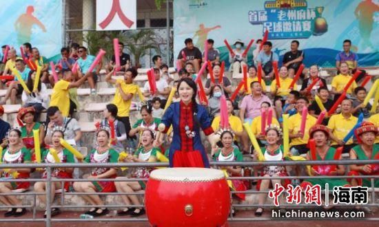 洪五冷笑道：就是不让你点，怎么着？叶长敏愤怒的说：我要给叶辰打个电话。